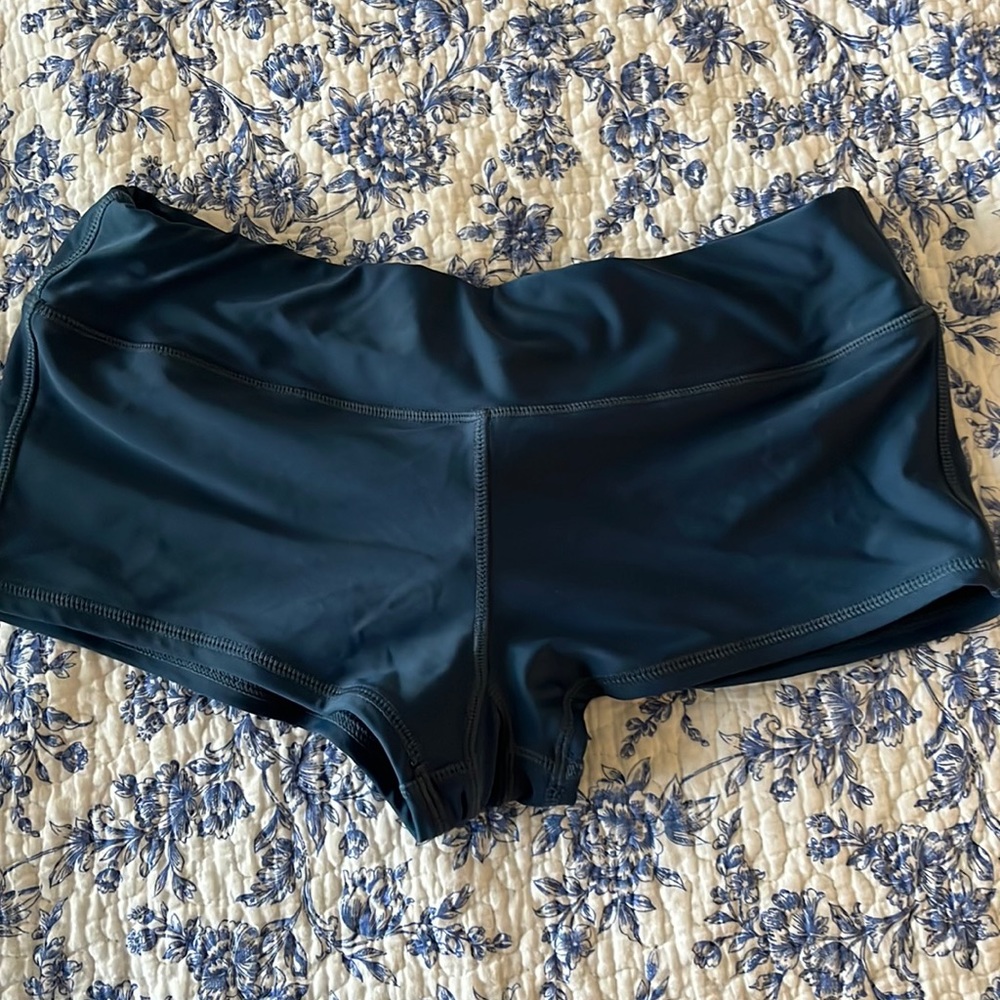 Raisins boy short.